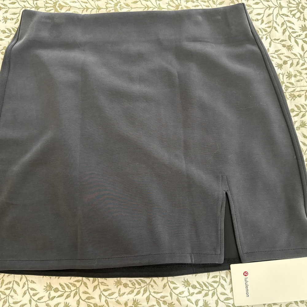 Women's Lululemon Gray Softstreme High-Rise Mini Skirt M - Picture 2 of 4